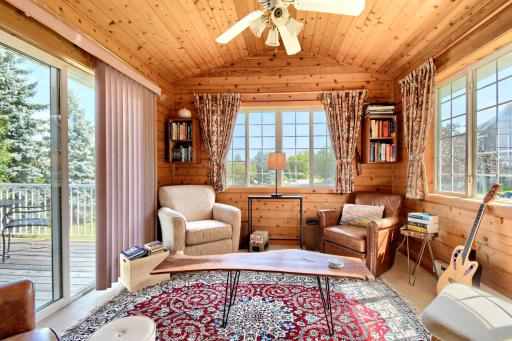 828 Woodland Dr - Web Quality - 012 - 12 Family Room.jpg