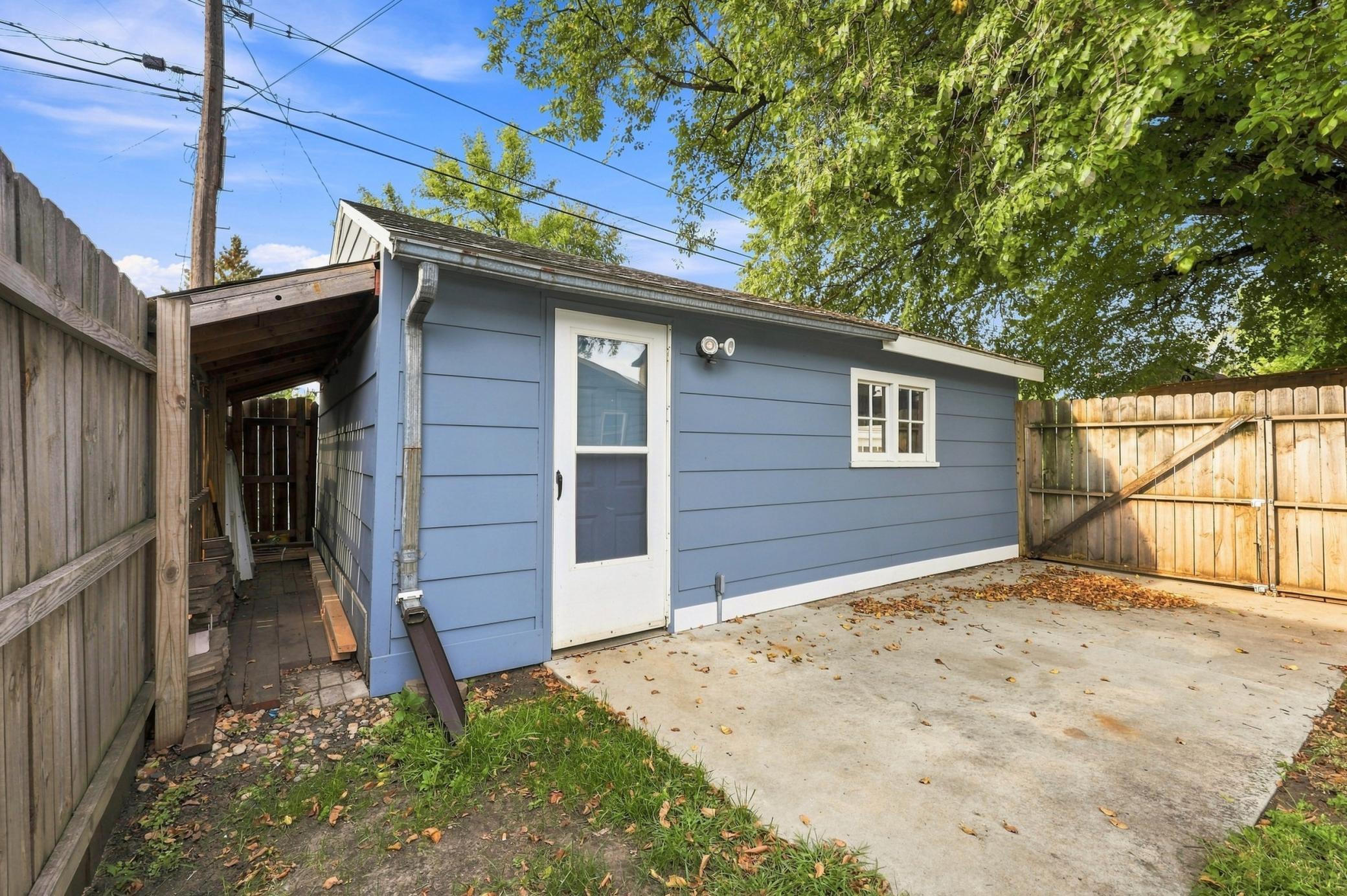Detached Garage