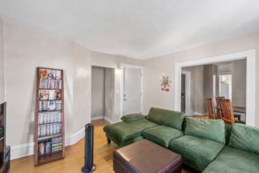 Lets head upstairs to the FOUR bedroom unit.