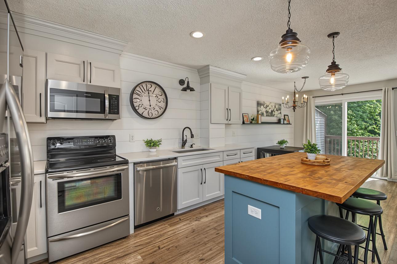 Quartz countertops shine