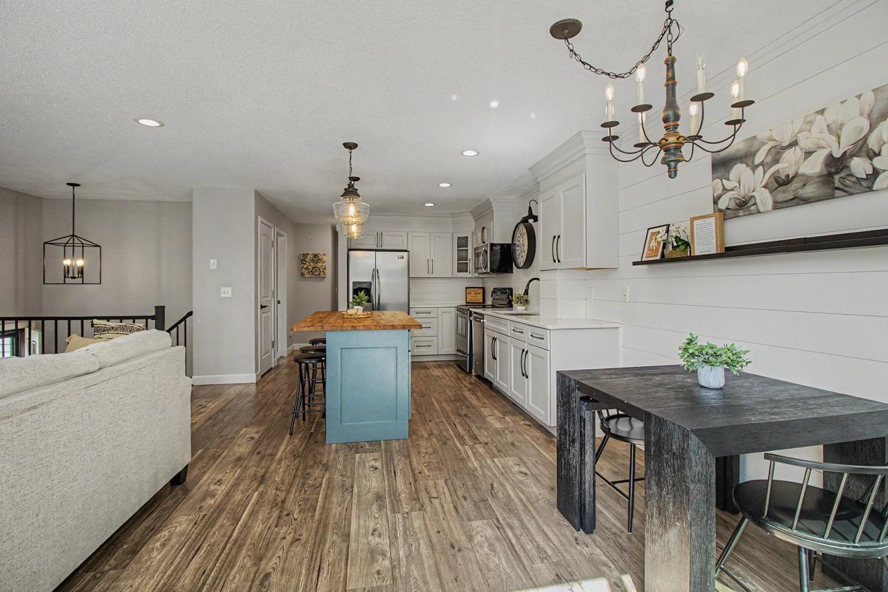 Hello, hardwood floors!