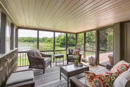 Screened Porch Sanctuary Overlooking the Lake