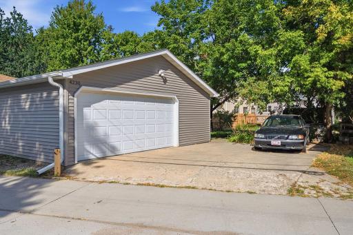 2 1/2 Car Garage With 220-Amp Service