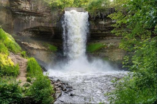 Minnehaha Falls is 5 minutes away.