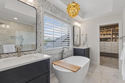 Primary ensuite with soaking tub & separate vanities.