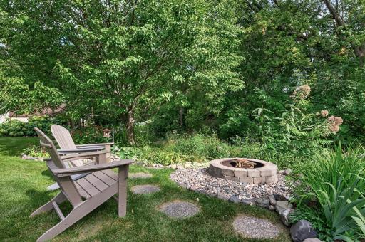 Firepit for bonfires!