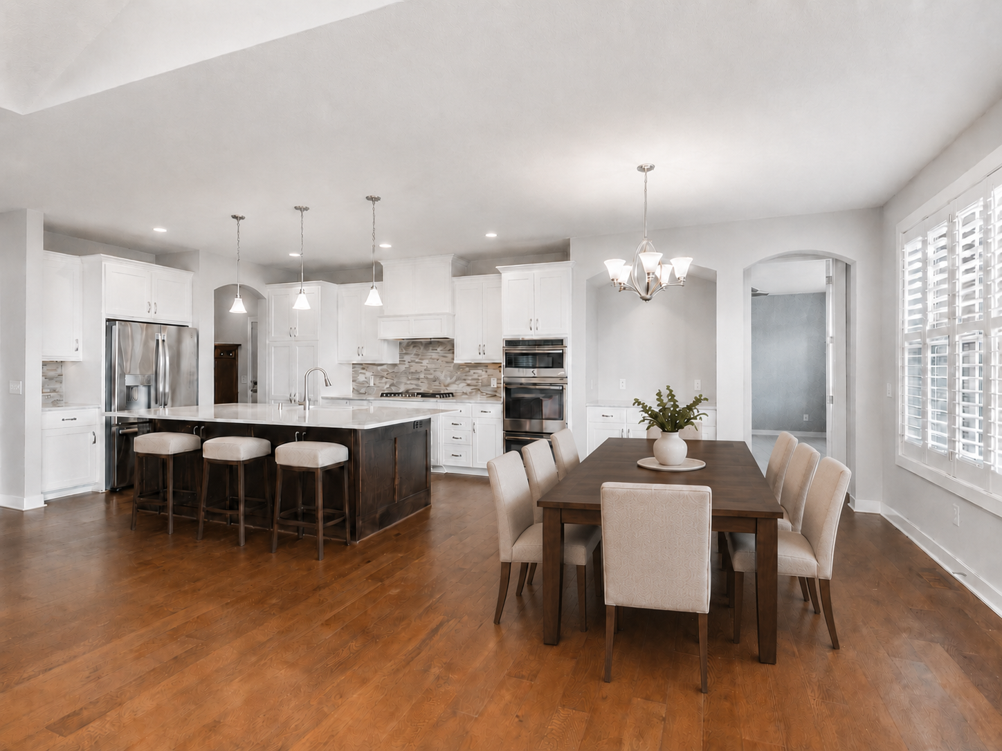 This image has been virtually staged with digitally added furniture and décor. Refer to the unstaged photos and an in-person showing for the property’s actual condition.