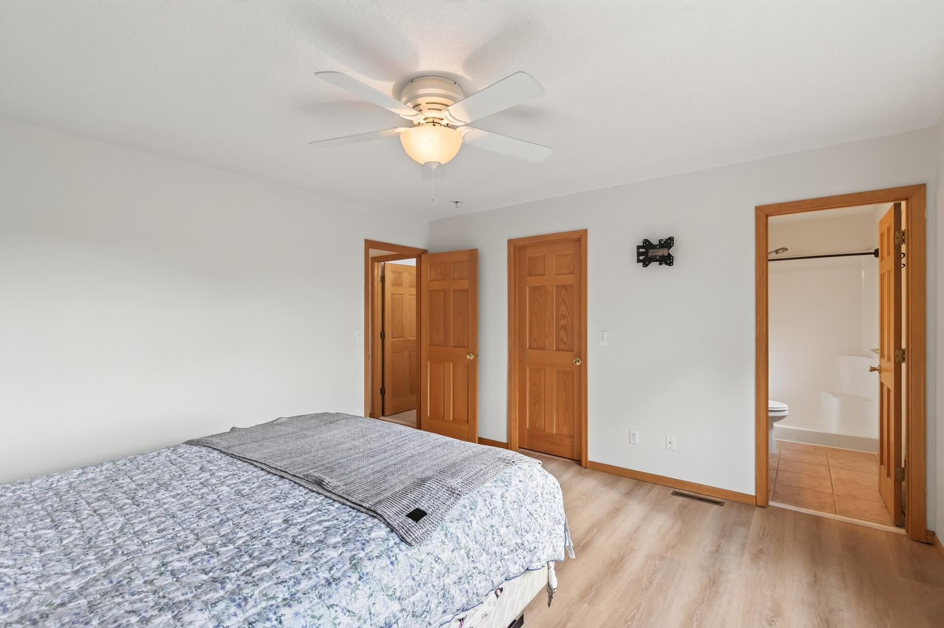 Spacious Primary Bedroom – A Comfortable & Relaxing Retreat!