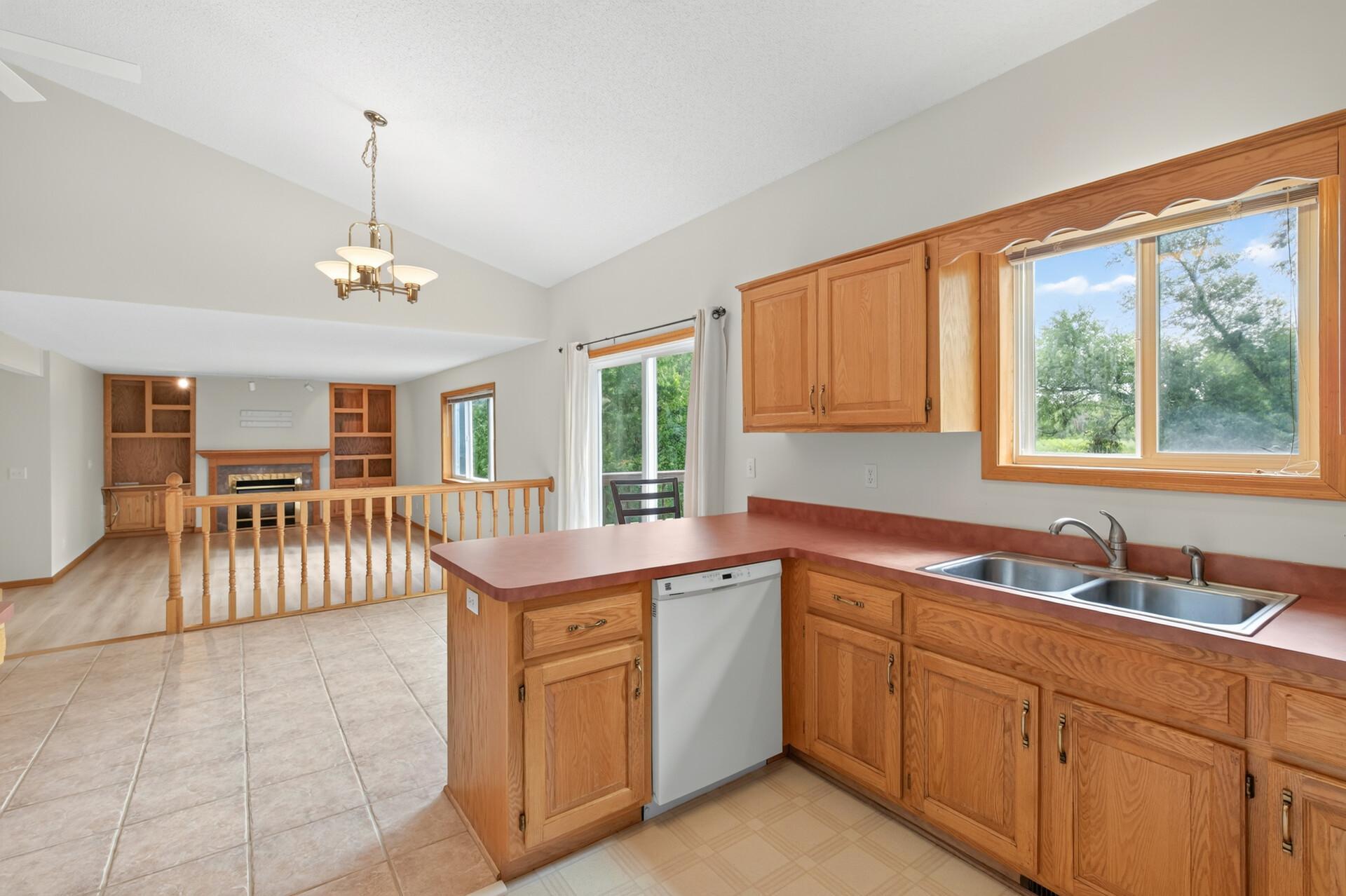 Warm Oak Cabinetry with Plenty of Kitchen Storage