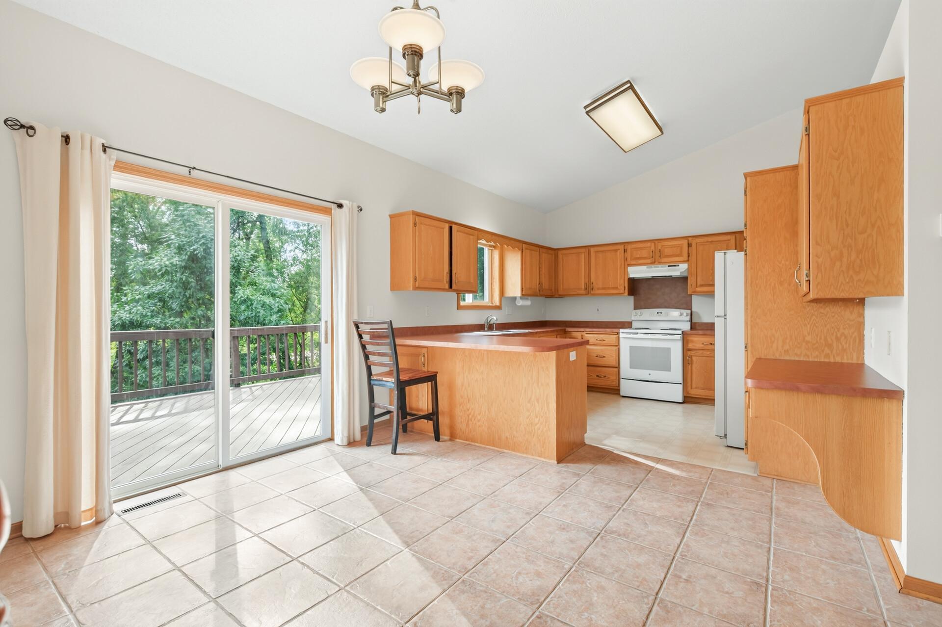 Warm Oak Cabinetry with Plenty of Kitchen Storage