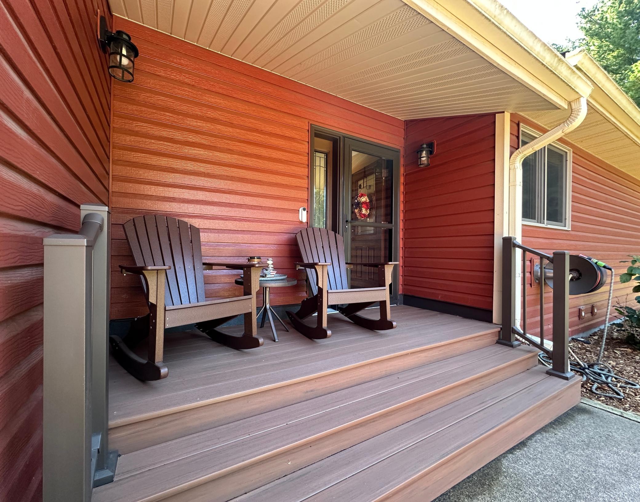 New covered front entry all maintenance free!!!