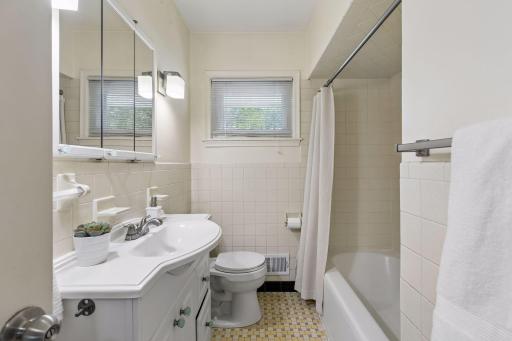 2131 Perry Avenue North - Spacecrafting - 0024.jpg