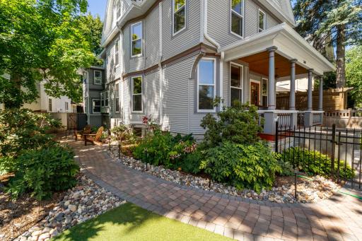 2400 Irving Avenue S, Minneapolis, MN 55405