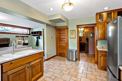 2400 Irving Avenue S, Minneapolis, MN 55405