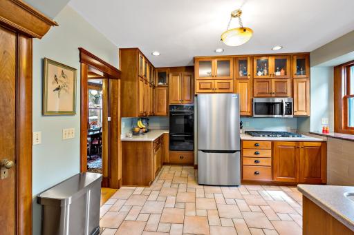 2400 Irving Avenue S, Minneapolis, MN 55405