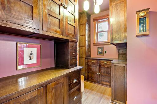 2400 Irving Avenue S, Minneapolis, MN 55405