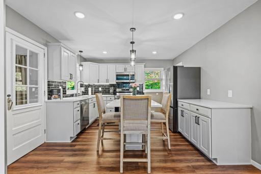 1197 Burke Avenue W, Roseville, MN 55113