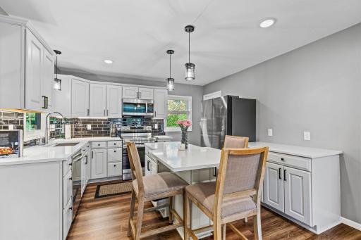 1197 Burke Avenue W, Roseville, MN 55113