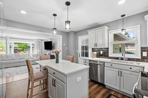 1197 Burke Avenue W, Roseville, MN 55113