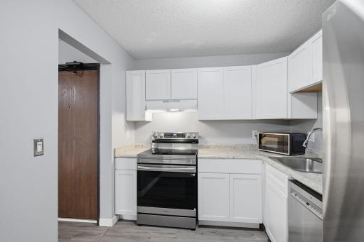 18-web-or-mls-1871_Silver_Bell_Rd_107_Eagan_MN_019.jpg