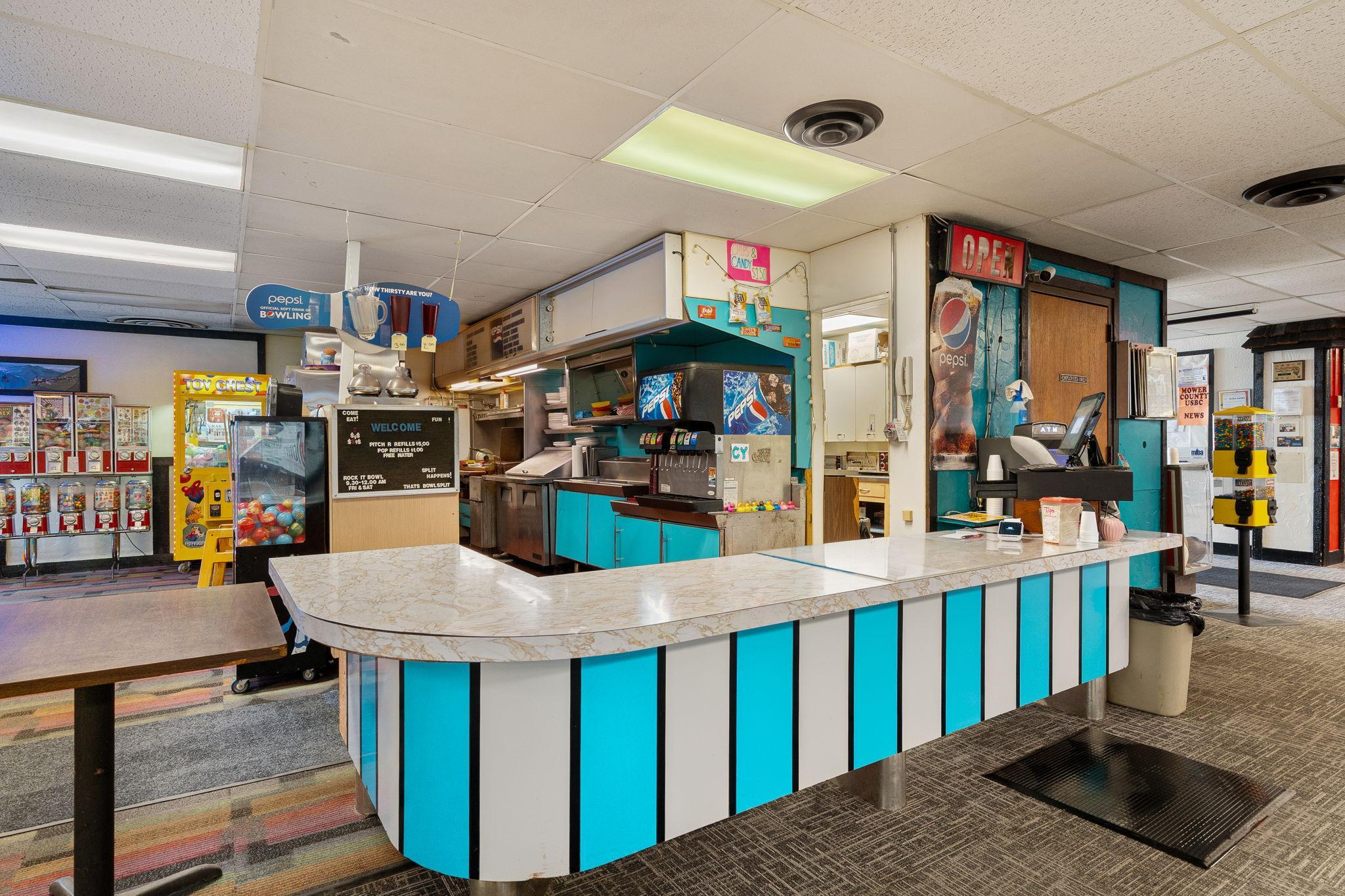 Food counter and kitchen