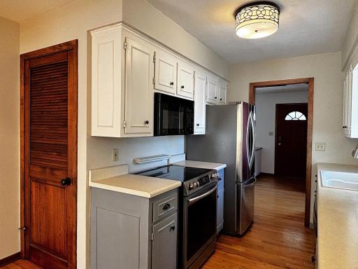 2966 Simpson Street, Roseville, MN 55113