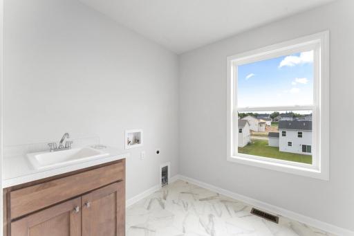 [L151-Z029]Laundry Room.1.jpg