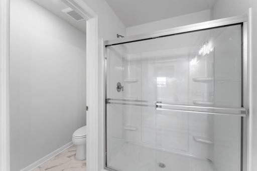 [L151-Z034]Owners Bathroom.2.jpg