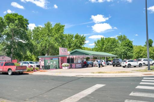 Peppermint Twist drive in for burgers and shakes
