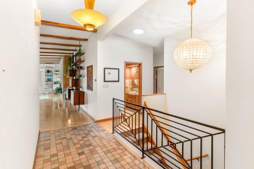 3-web-or-mls-2212-mary-hills-dr.jpg