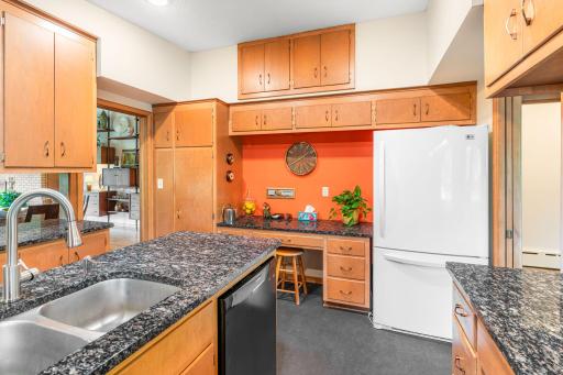 20-web-or-mls-2212-mary-hills-dr.jpg