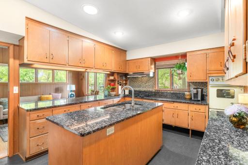 18-web-or-mls-2212-mary-hills-dr.jpg