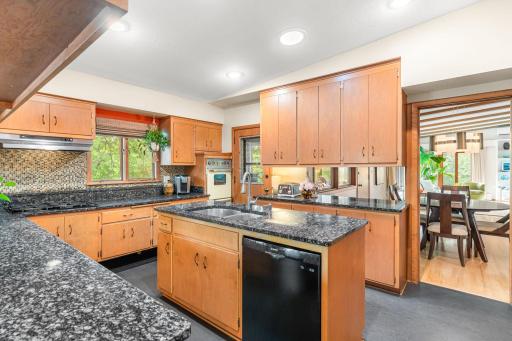 19-web-or-mls-2212-mary-hills-dr.jpg
