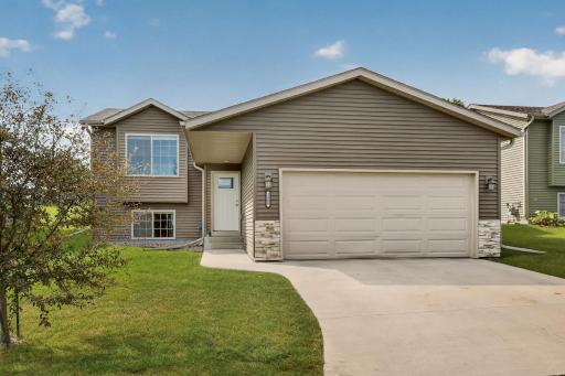 3908 Orchardview Lane NW, Rochester, MN 55901