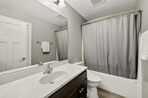 3908 Orchardview Lane NW, Rochester, MN 55901