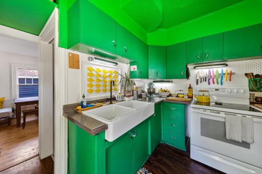 16 kitchen.jpg