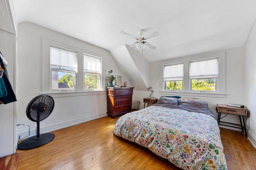 18 main bedroom.jpg