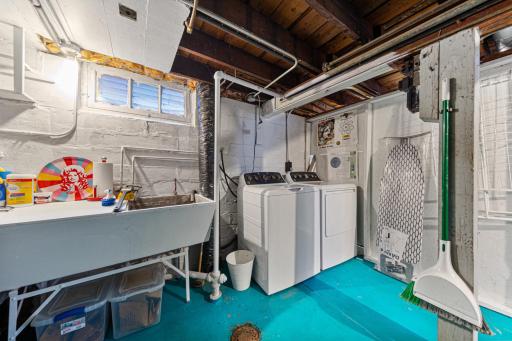31 laundry_lower.jpg