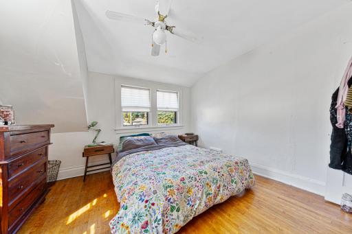 19 main bedroom.jpg