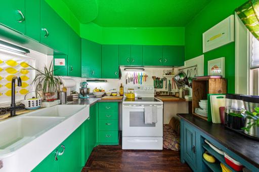 15 kitchen.jpg