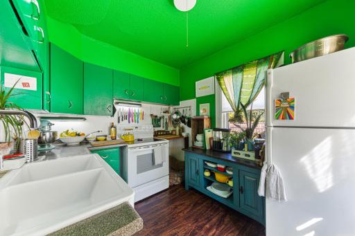 14 kitchen.jpg