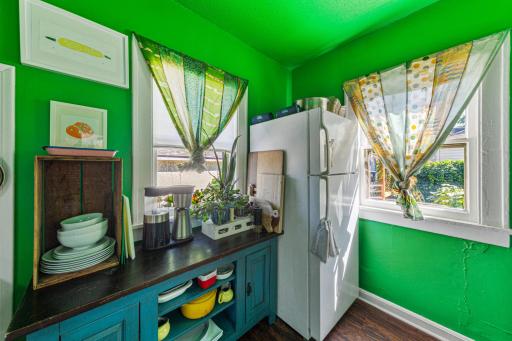 17 kitchen.jpg