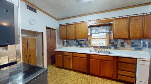 441 Center Avenue S, Glenville, MN 56036