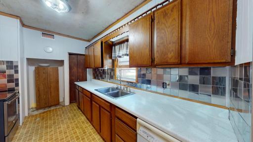 441 Center Avenue S, Glenville, MN 56036