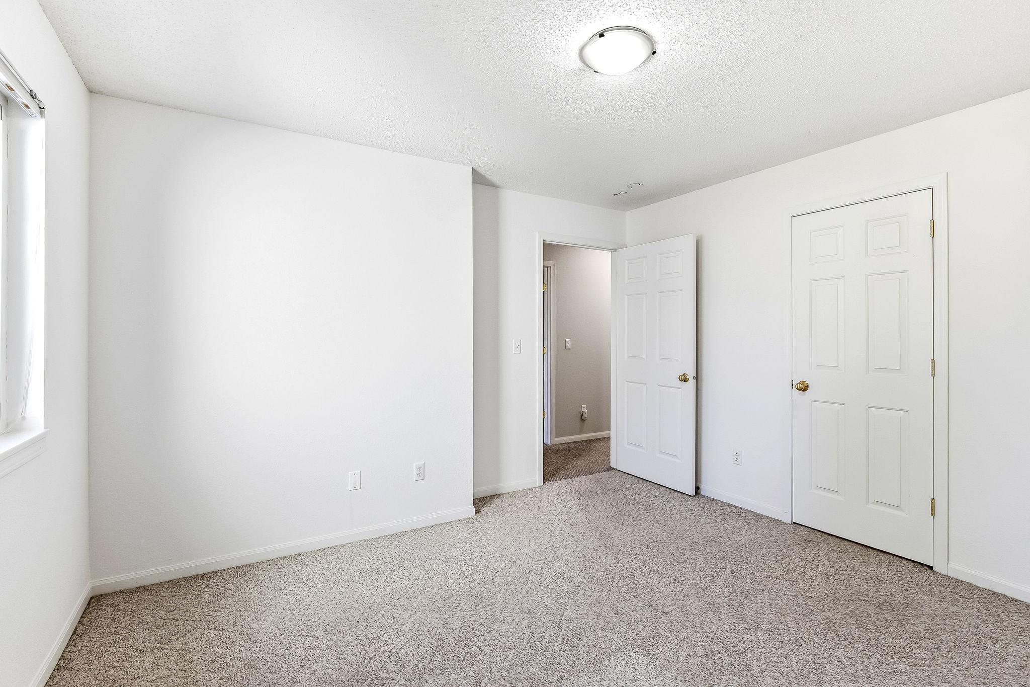 23-web-or-mls-11021-57th-St-23.jpg
