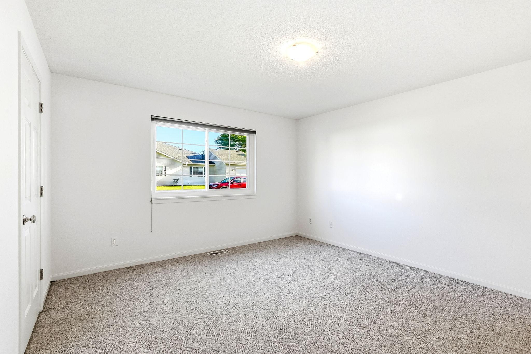 18-web-or-mls-11021-57th-St-18.jpg