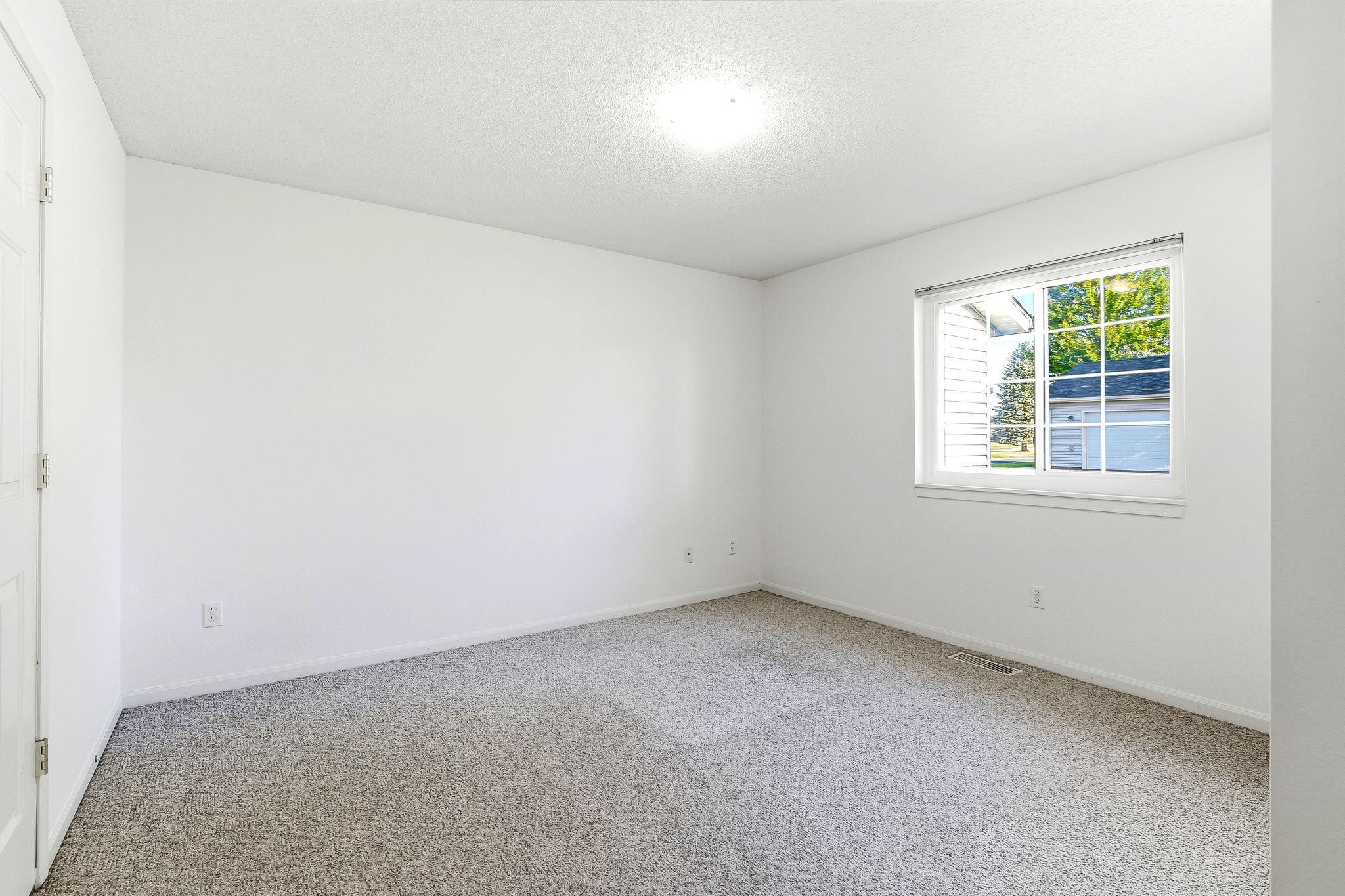 22-web-or-mls-11021-57th-St-22.jpg