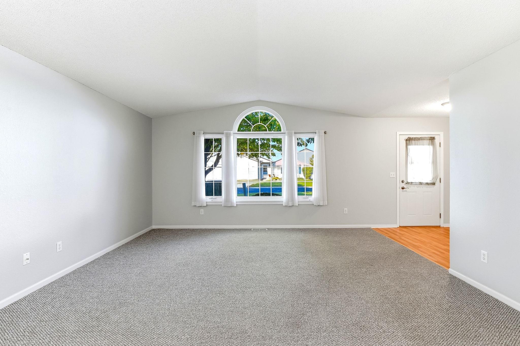 8-web-or-mls-11021-57th-St-08.jpg