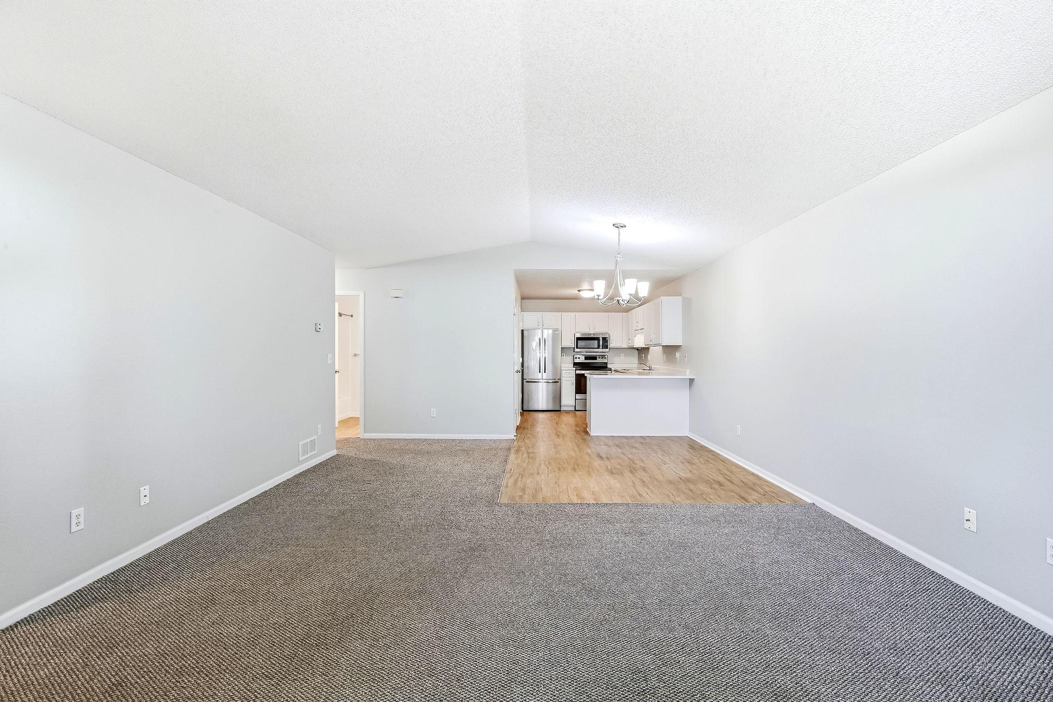 5-web-or-mls-11021-57th-St-05.jpg