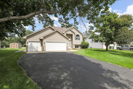 725 103rd Avenue NE, Blaine, MN 55434